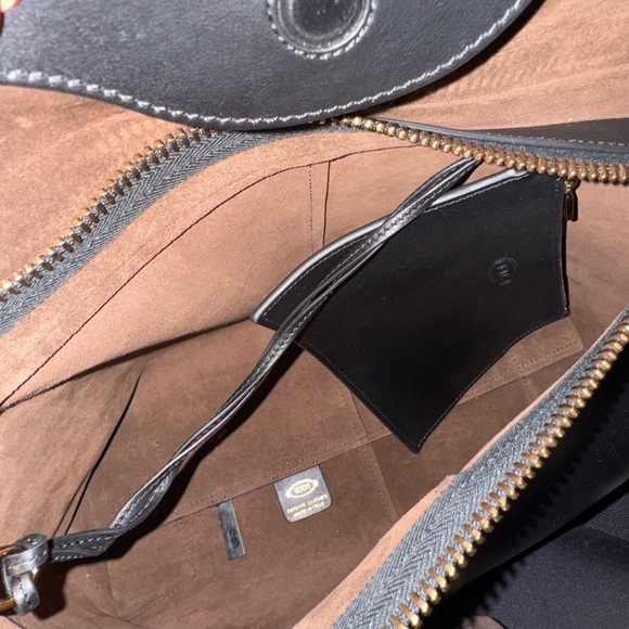 Tods Small TST Messenger zip tote bag with strap - Picture 16 of 16